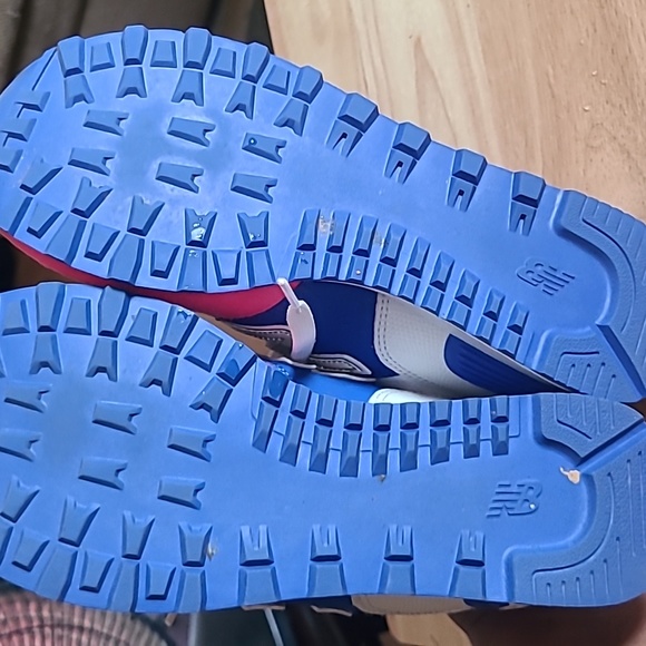 New Balance - Picture 3 of 5